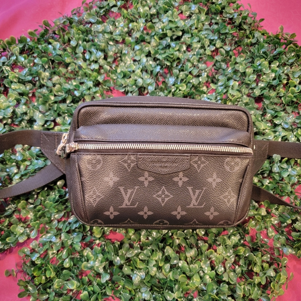 Louis Vuitton Bum Bag / Sac Ceinture